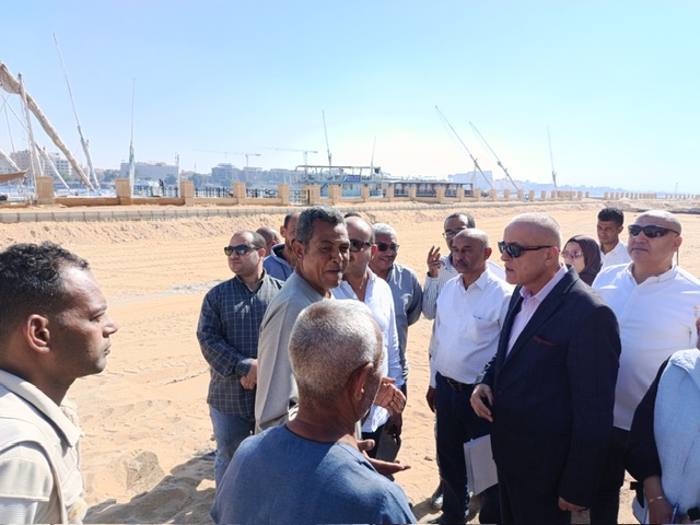 محافظ الأقصر وجولة في الأقالتةً