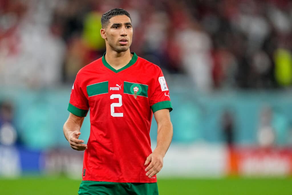 أشرف حكيمي نجم منتخب المغرب ونادي باريس سان جيرمان الفرنسي