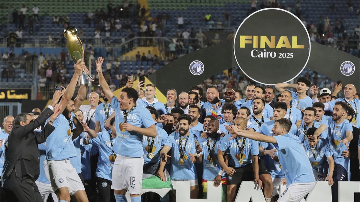 تتويج بيراميدز بدوري أبطال إفريقيا
