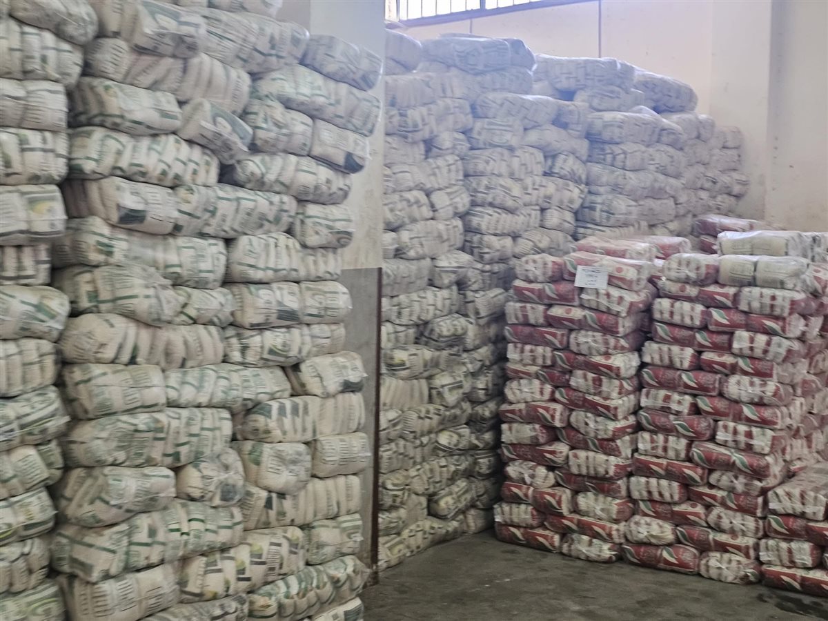 محافظ الأقصر يتفقد المخازن الاستراتيجية غرب المحافظة