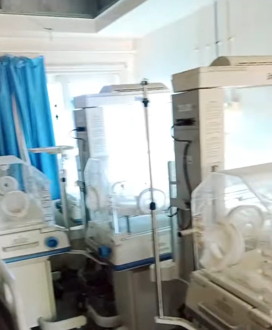 اجهزة طبية غطاها التراب بمركز الكيمان بإسنا