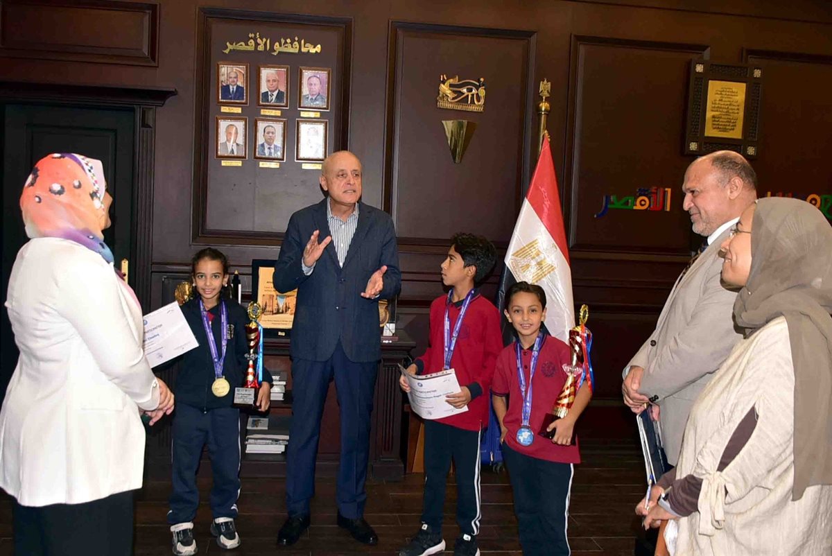 محافظ الأقصر يستقبل المتفوقين من الطلاب