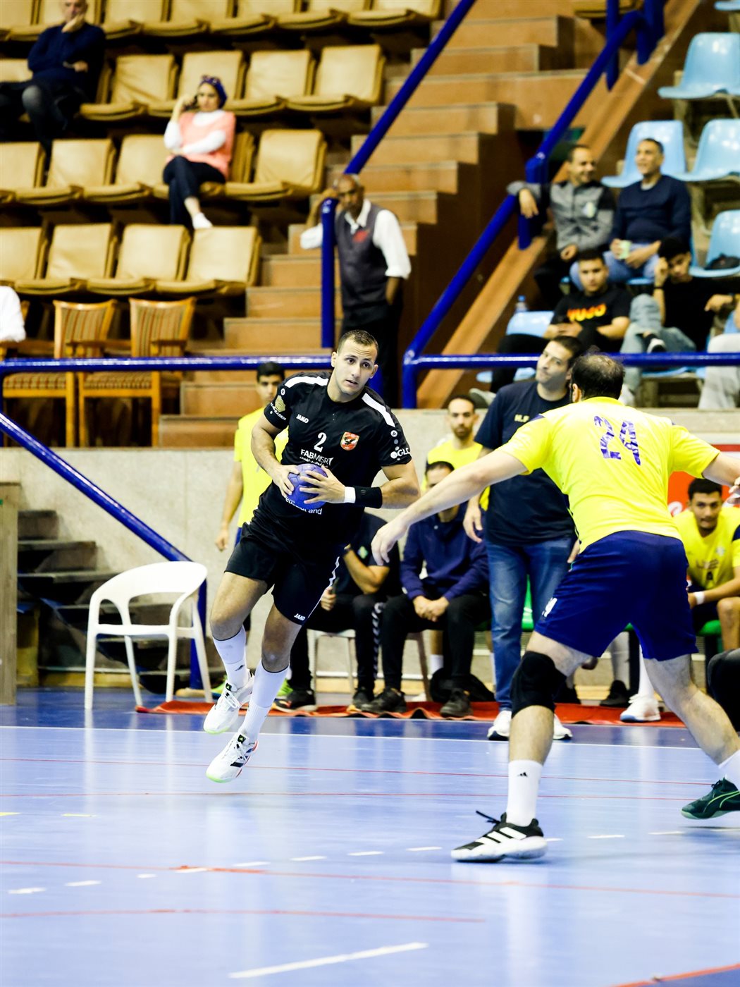 يد الأهلي يفوز على الجزيرة بدوري المحترفين