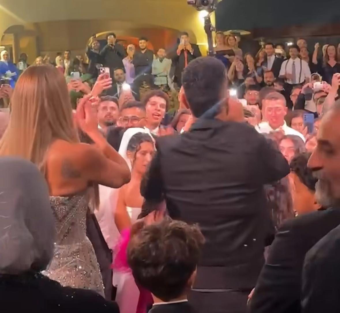 ريم مصطفى تحتفل بزفاف نجلها.. وأول ظهور لـ أحمد سعد بعد وعكته الصحية الأخيرة