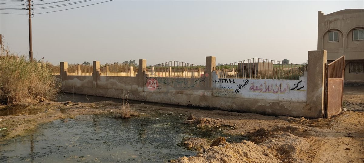 محاصرون بالأمراض.. معاناة أهالي الخمسين مع غرق المنازل بمياه الصرف الزراعي في الفيوم