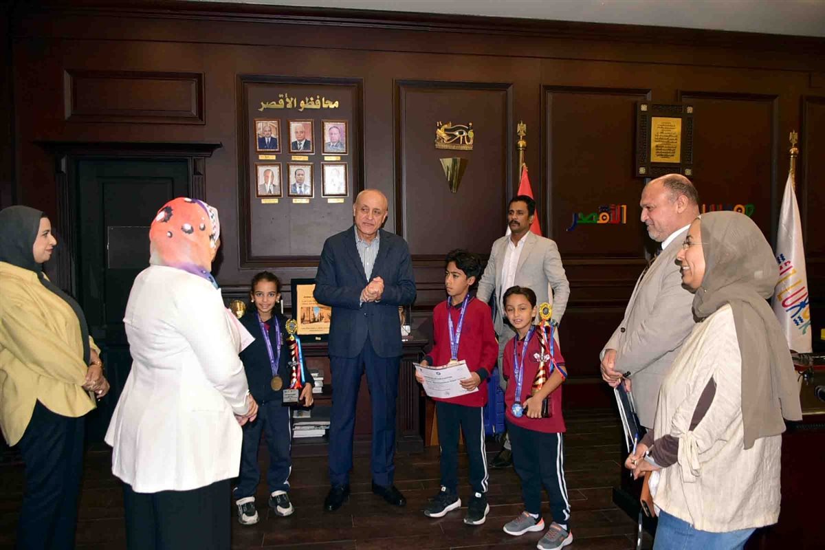 محافظ الأقصر يستقبل المتفوقين من الطلاب