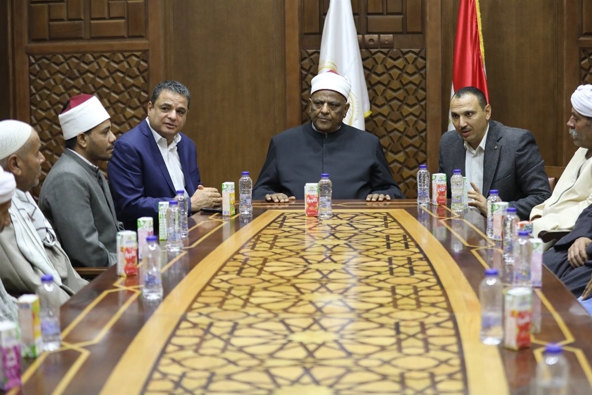 لجنة المصالحات بالأزهر تنهي مصالحة ثأرية استمرت لسنوات بين عائلتين بالجيزة