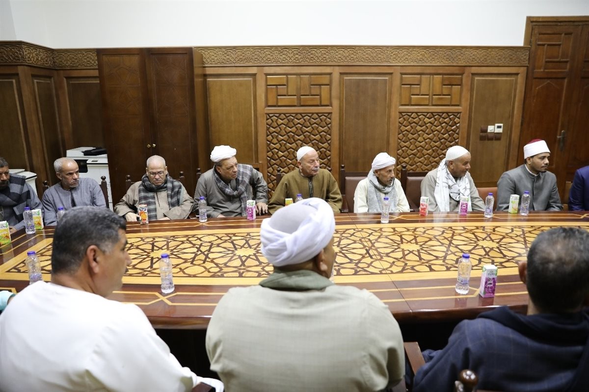 لجنة المصالحات بالأزهر تنهي مصالحة ثأرية استمرت لسنوات بين عائلتين بالجيزة