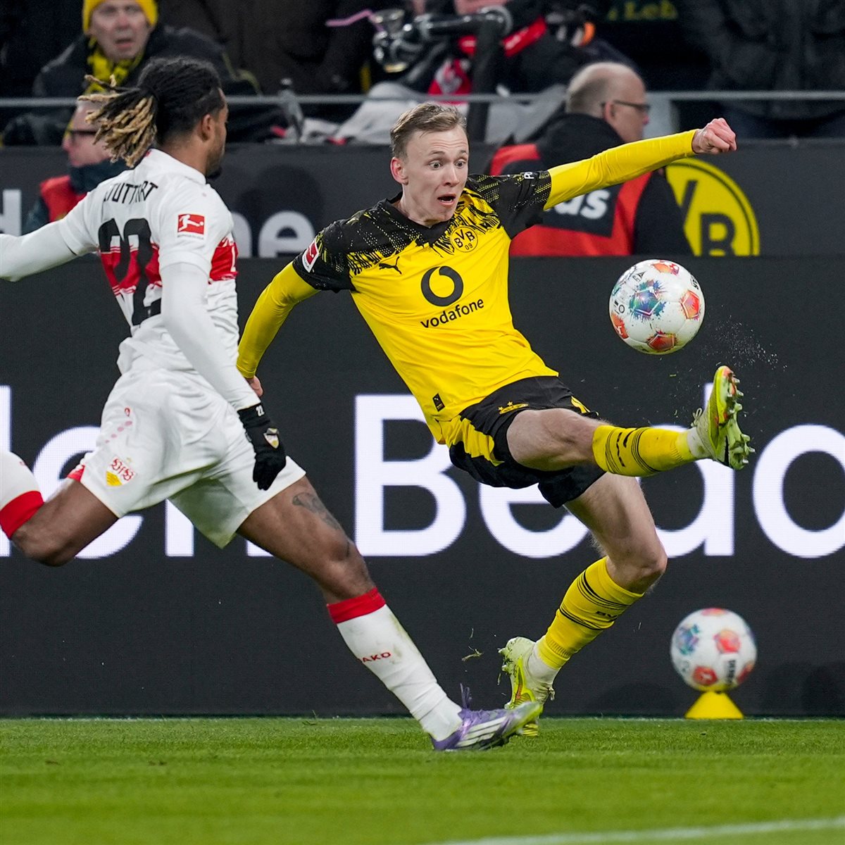 <strong>دورتموند يتعادل مع شتوتجارت</strong>