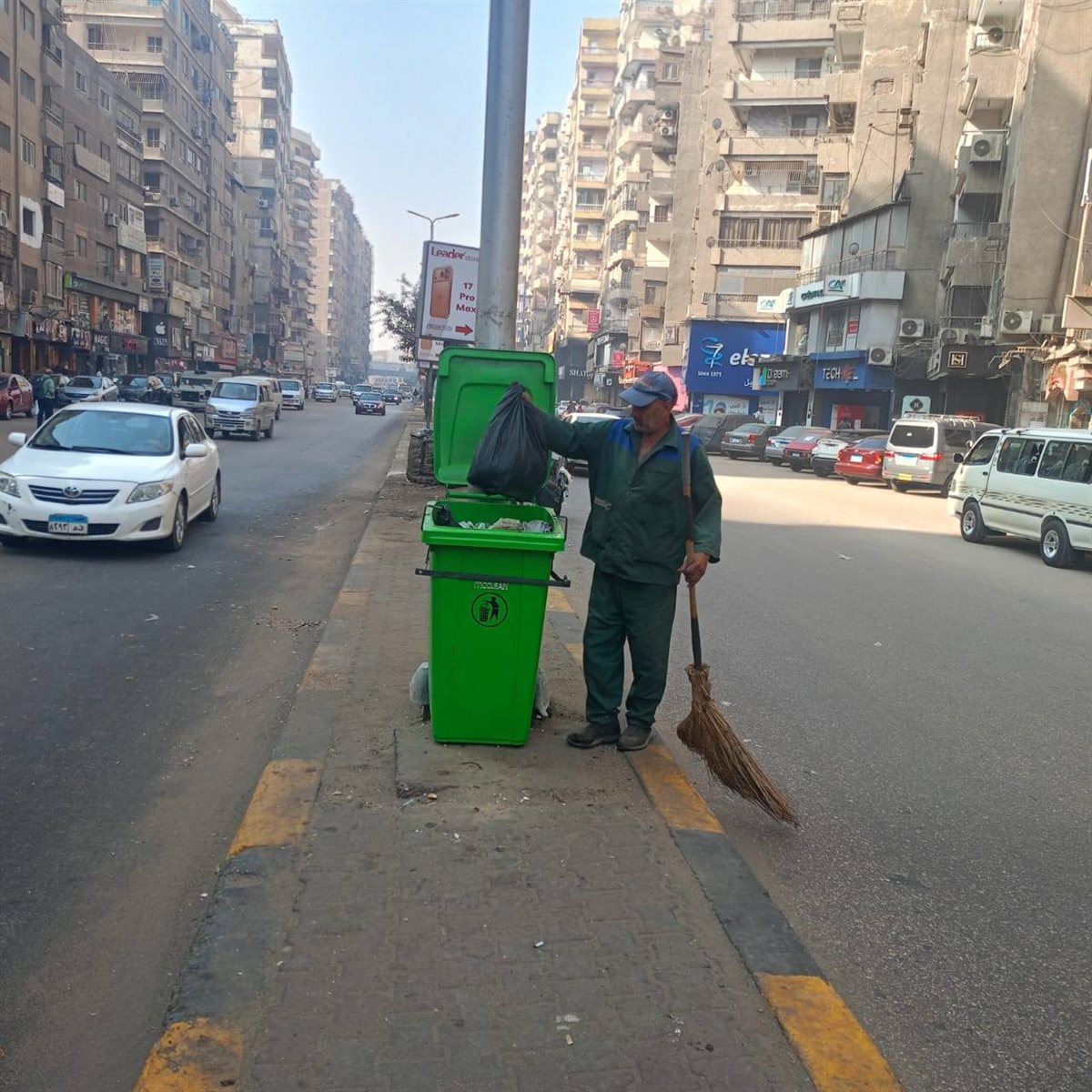 وضع صناديق قمامة جديدة