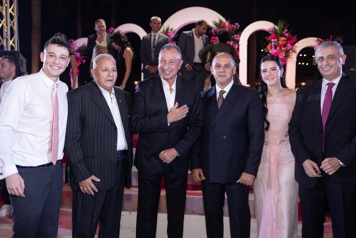 في مقدمتهم بيبو والمجري.. مرجان يحتفل بخطوبة ابنته وسط حضور رفيع المستوى