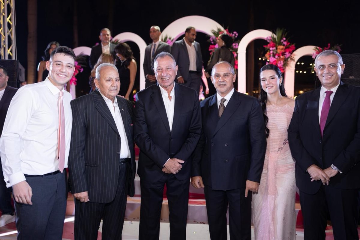 في مقدمتهم بيبو والمجري.. مرجان يحتفل بخطوبة ابنته وسط حضور رفيع المستوى