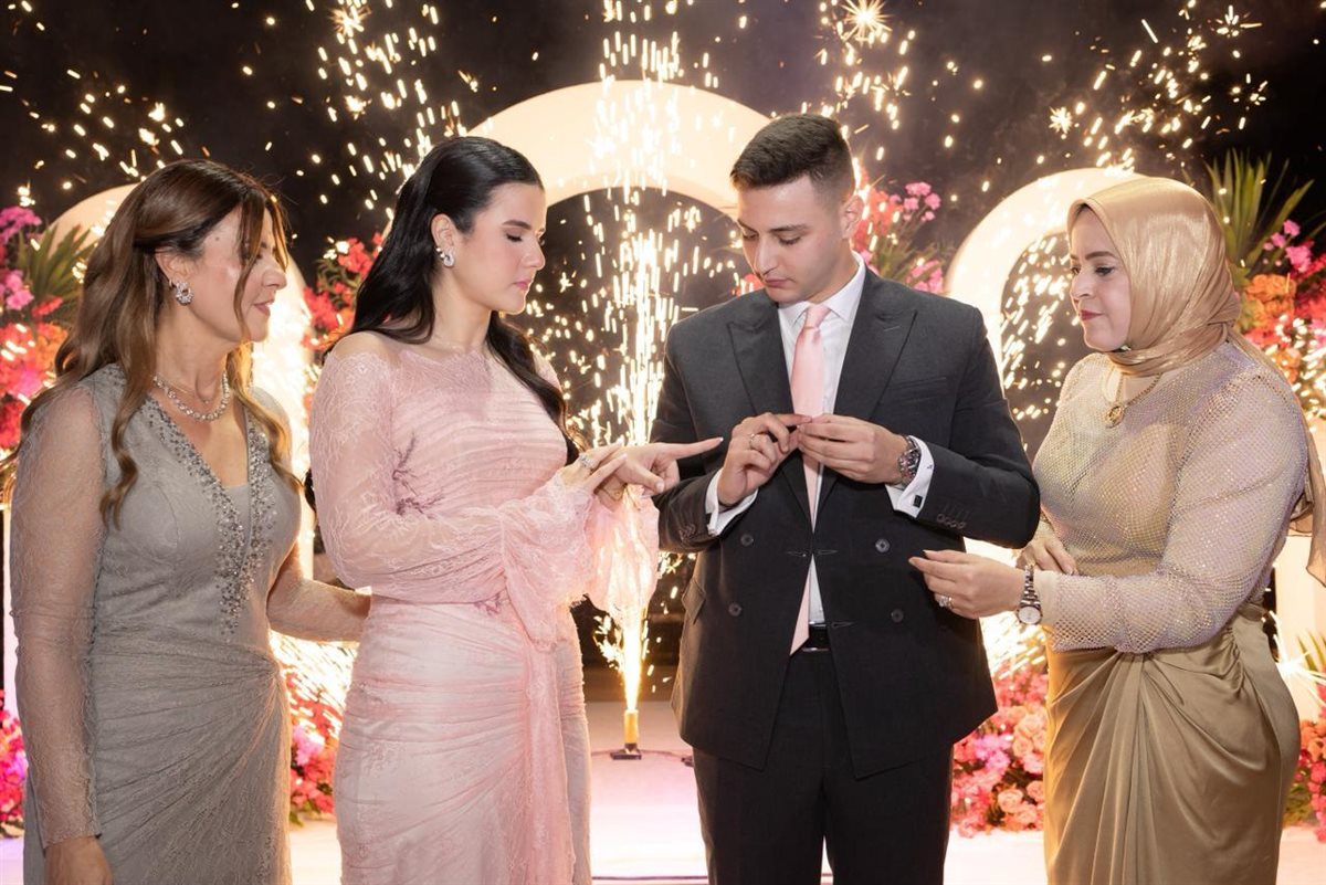 في مقدمتهم بيبو والمجري.. مرجان يحتفل بخطوبة ابنته وسط حضور رفيع المستوى