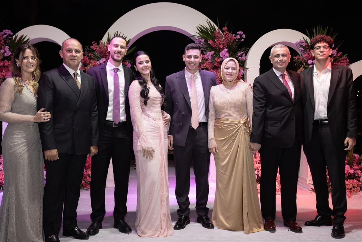 في مقدمتهم بيبو والمجري.. مرجان يحتفل بخطوبة ابنته وسط حضور رفيع المستوى
