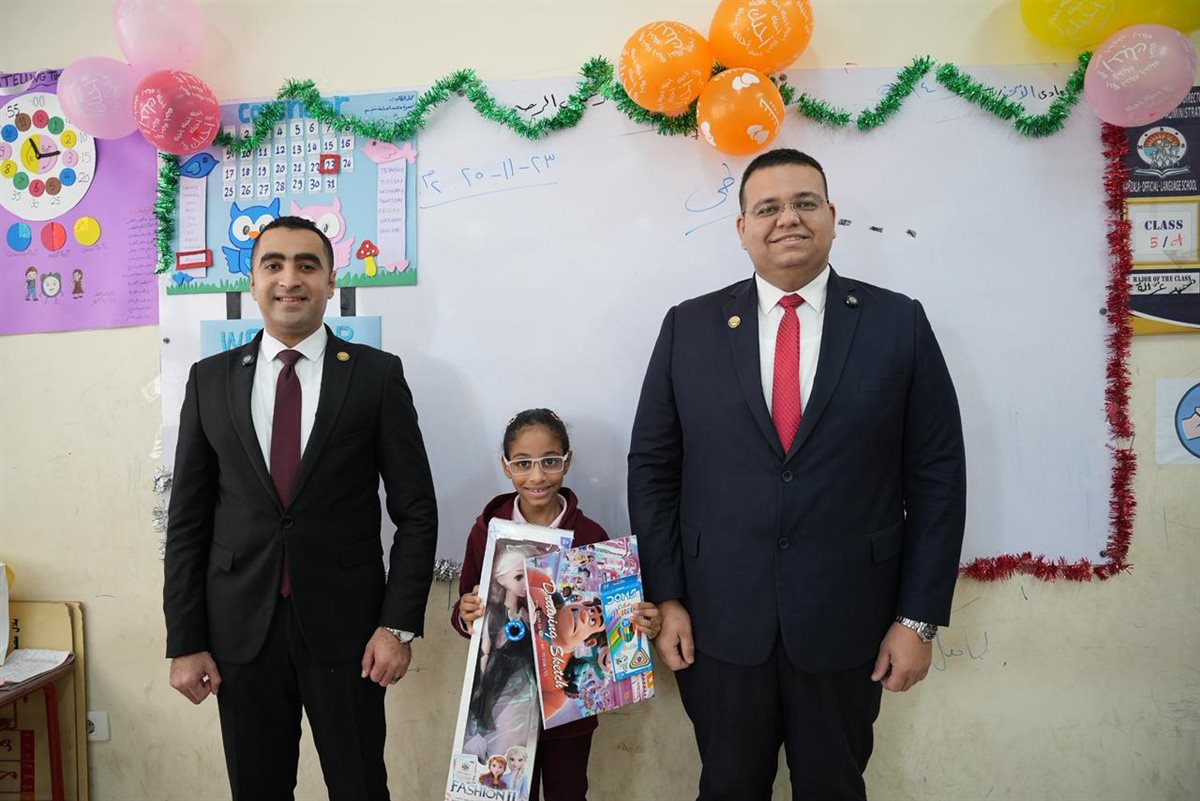 وفد من النيابة العامة يرافق الطفلة حور ضحية التنمر