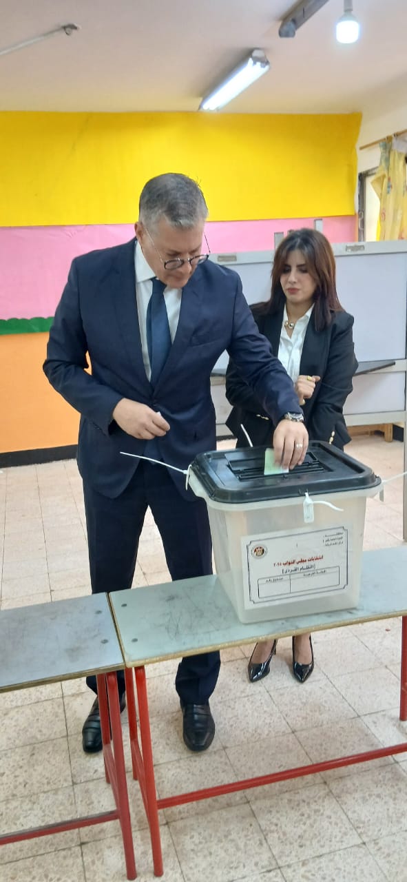 وزير البترول يدلي بصوته في انتخابات مجلس النواب