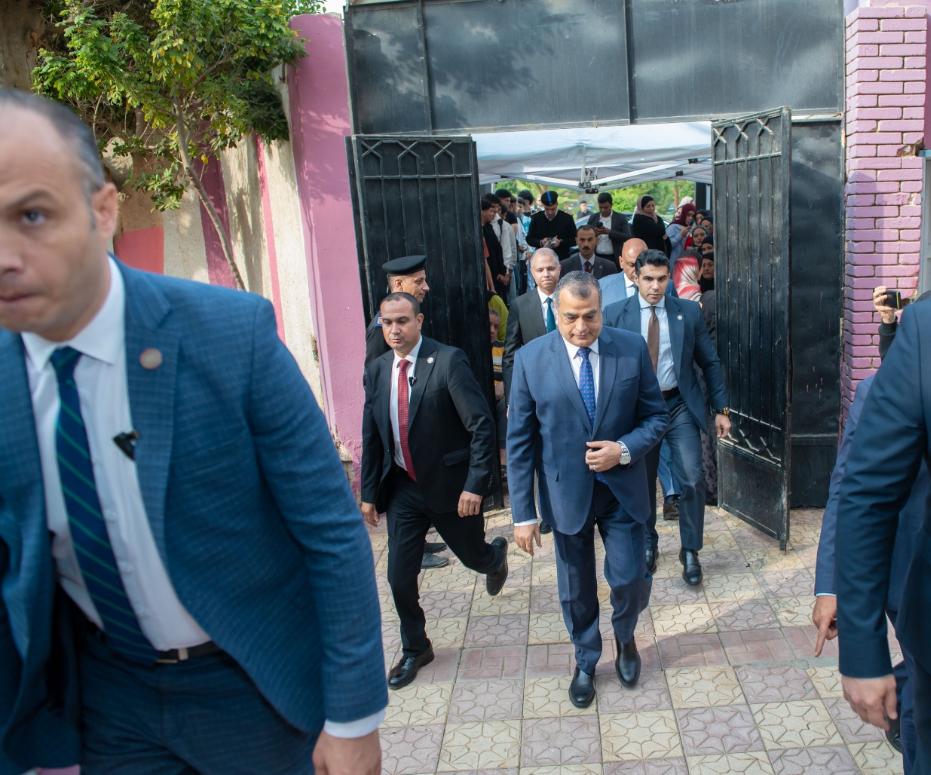 وزير الدولة للإنتاج الحربي يدلي بصوته في انتخابات مجلس النواب<br>