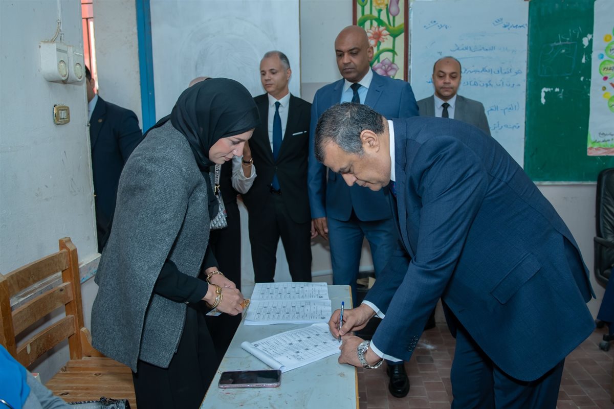 وزير الدولة للإنتاج الحربي يدلي بصوته في انتخابات مجلس النواب<br>