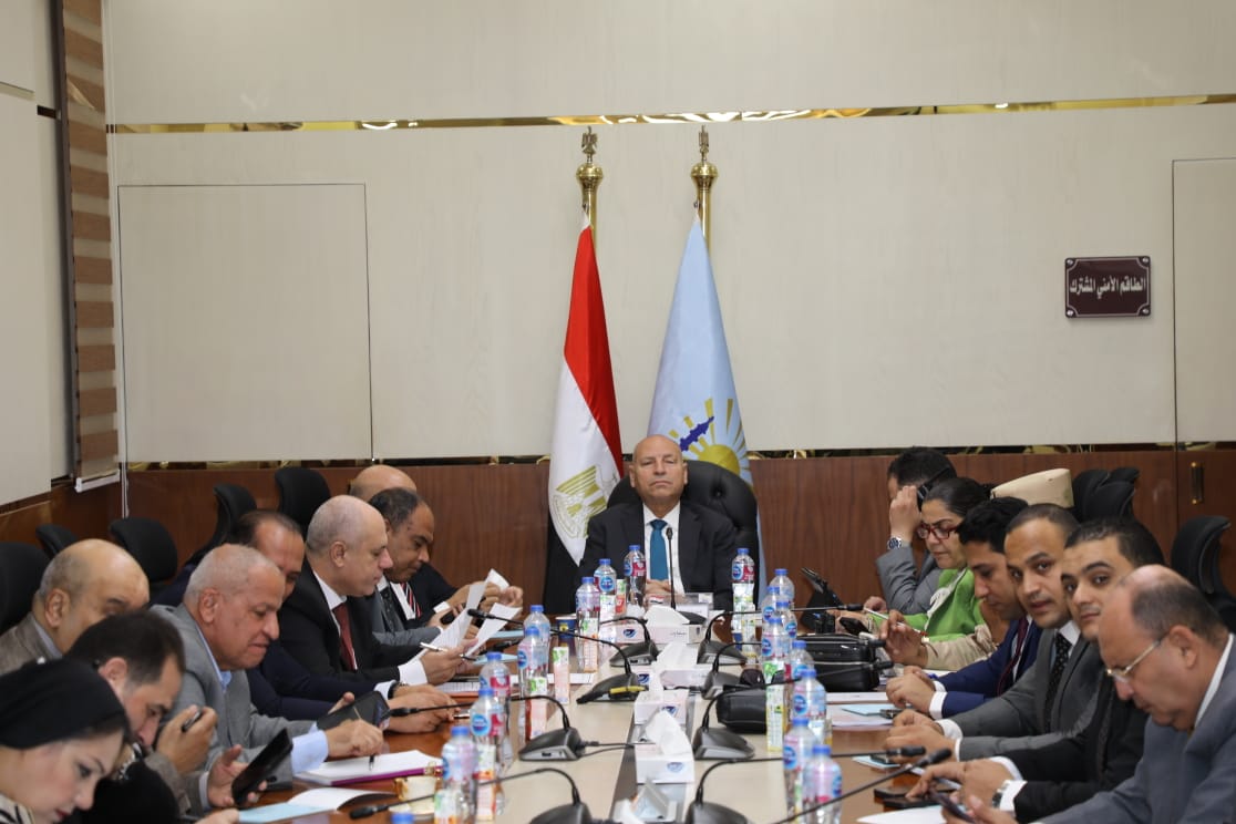 محافظ القاهرة يتابع سير انتخابات مجلس النواب