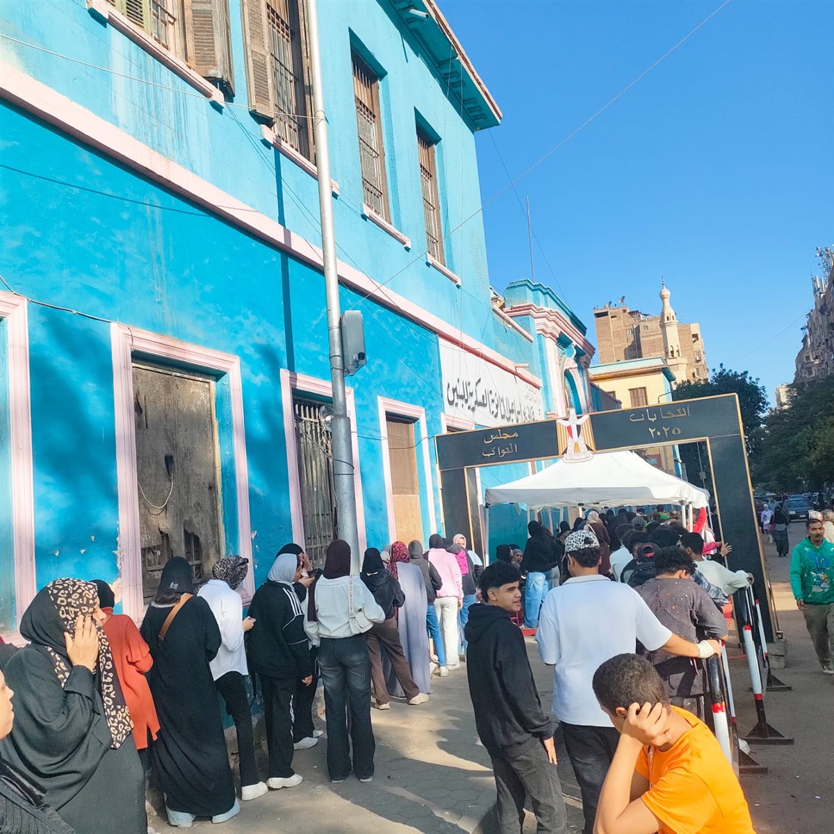 طوابير من المواطنين أمام اللجان للتصويت باليوم الثانى بانتخابات النواب