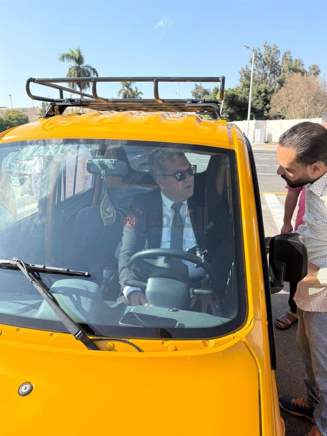 استبدال التكاتك بسيارات صديقة للبيئة10