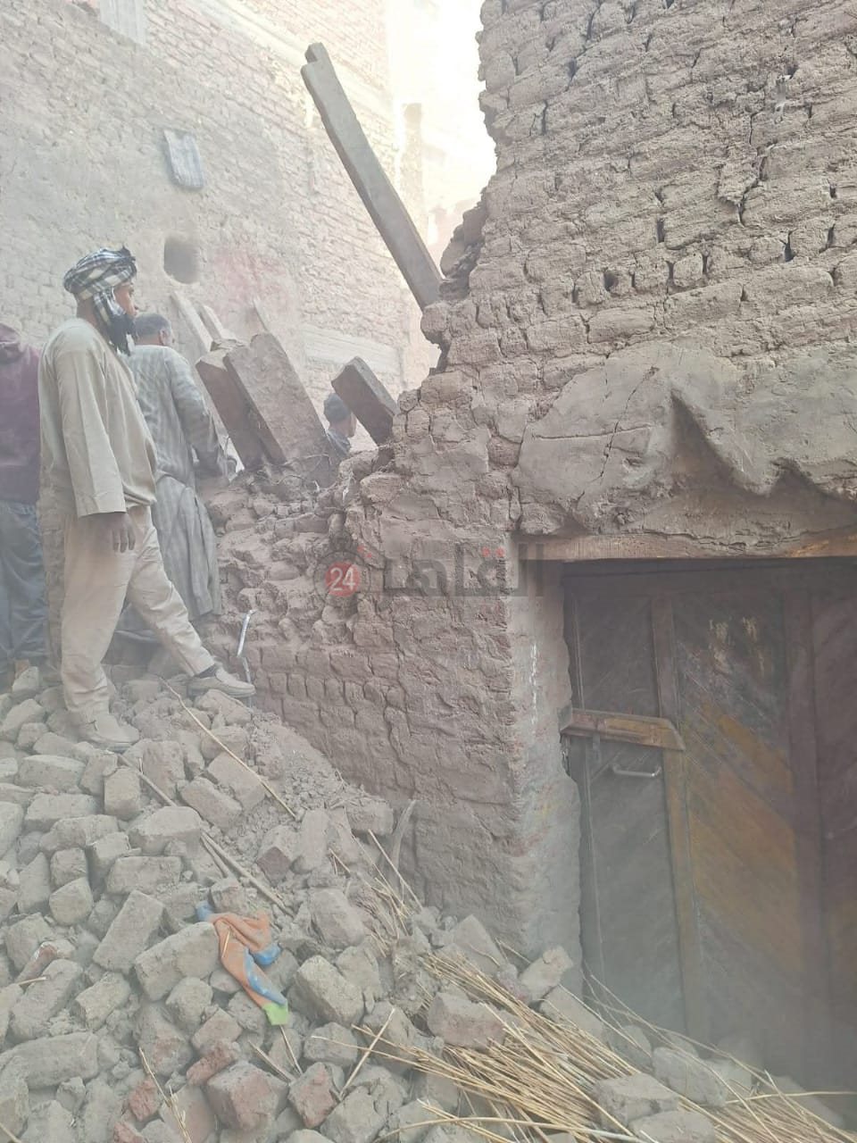 جانب من انهيار منزل