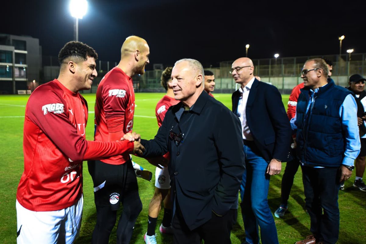 هاني أبوريدة يدعم لاعبي منتخب كأس العرب في مران اليوم