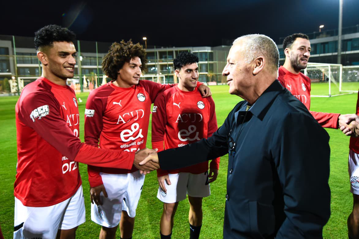 هاني أبوريدة يدعم لاعبي منتخب كأس العرب في مران اليوم