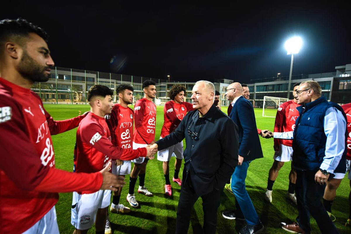 هاني أبوريدة يدعم لاعبي منتخب كأس العرب في مران اليوم