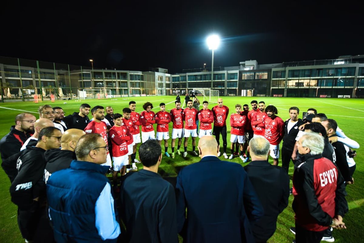 هاني أبوريدة يدعم لاعبي منتخب كأس العرب في مران اليوم