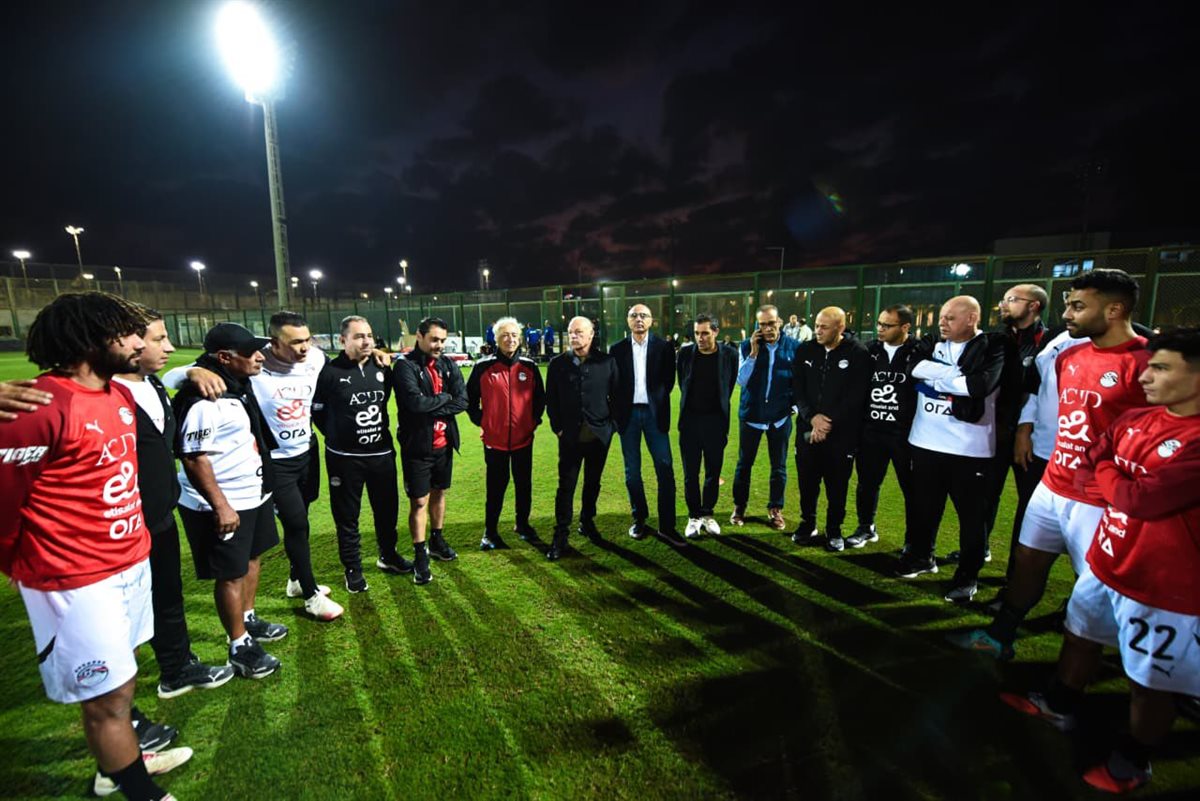 هاني أبوريدة يدعم لاعبي منتخب كأس العرب في مران اليوم