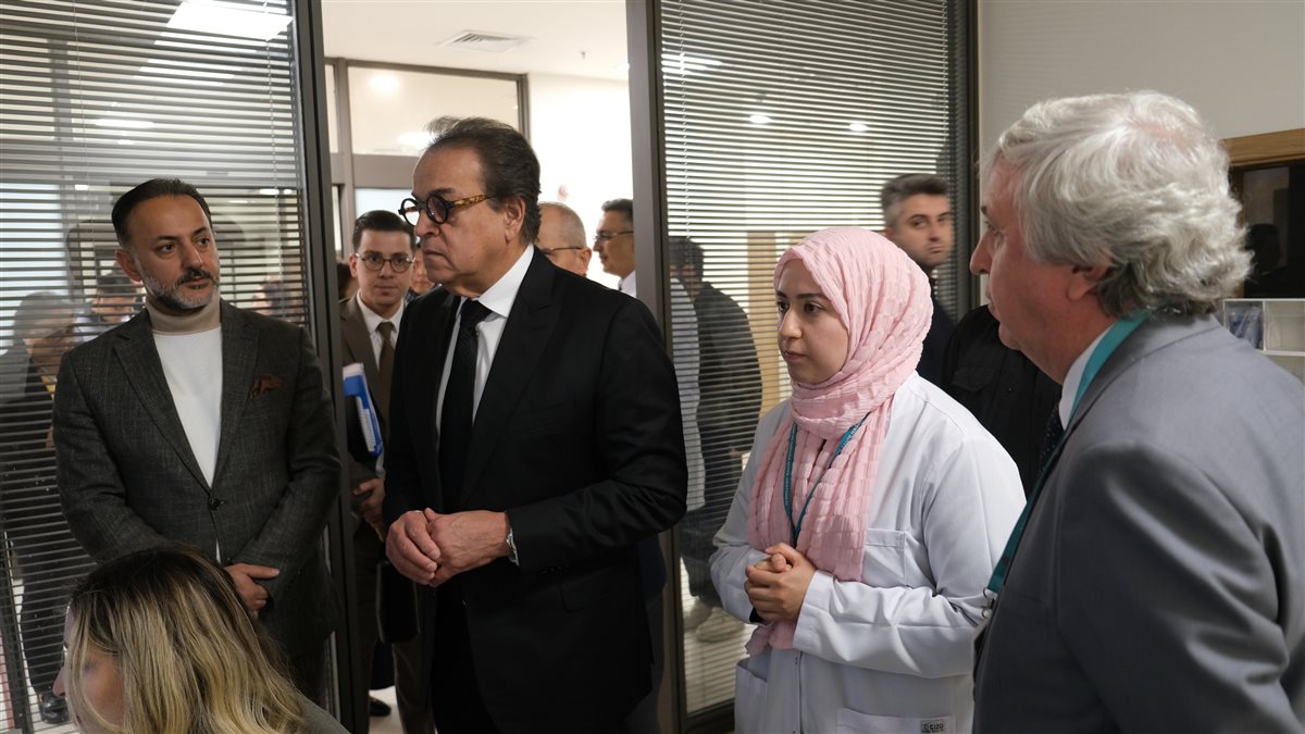وزير الصحة يزور مدينة باشاك شهير تشام وساكورا الطبية أكبر مجمع طبي في أوروبا بإسطنبول