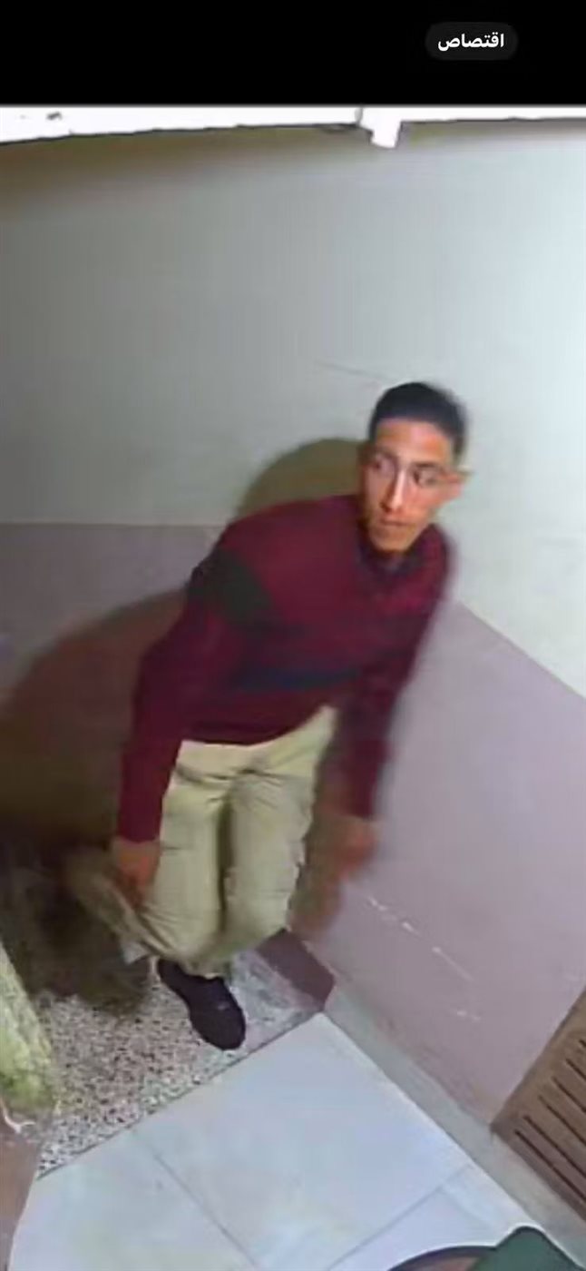 المتهم خلال التحرش بالفتاة 