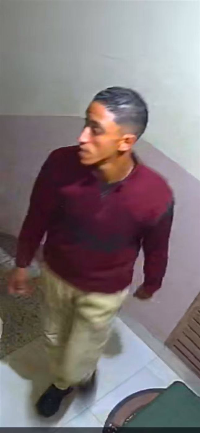 المتهم خلال التحرش بالفتاة 