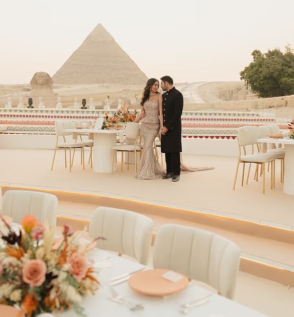 حفل زفاف عند أهرامات الجيزة يتصدر الصحف البريطانية
