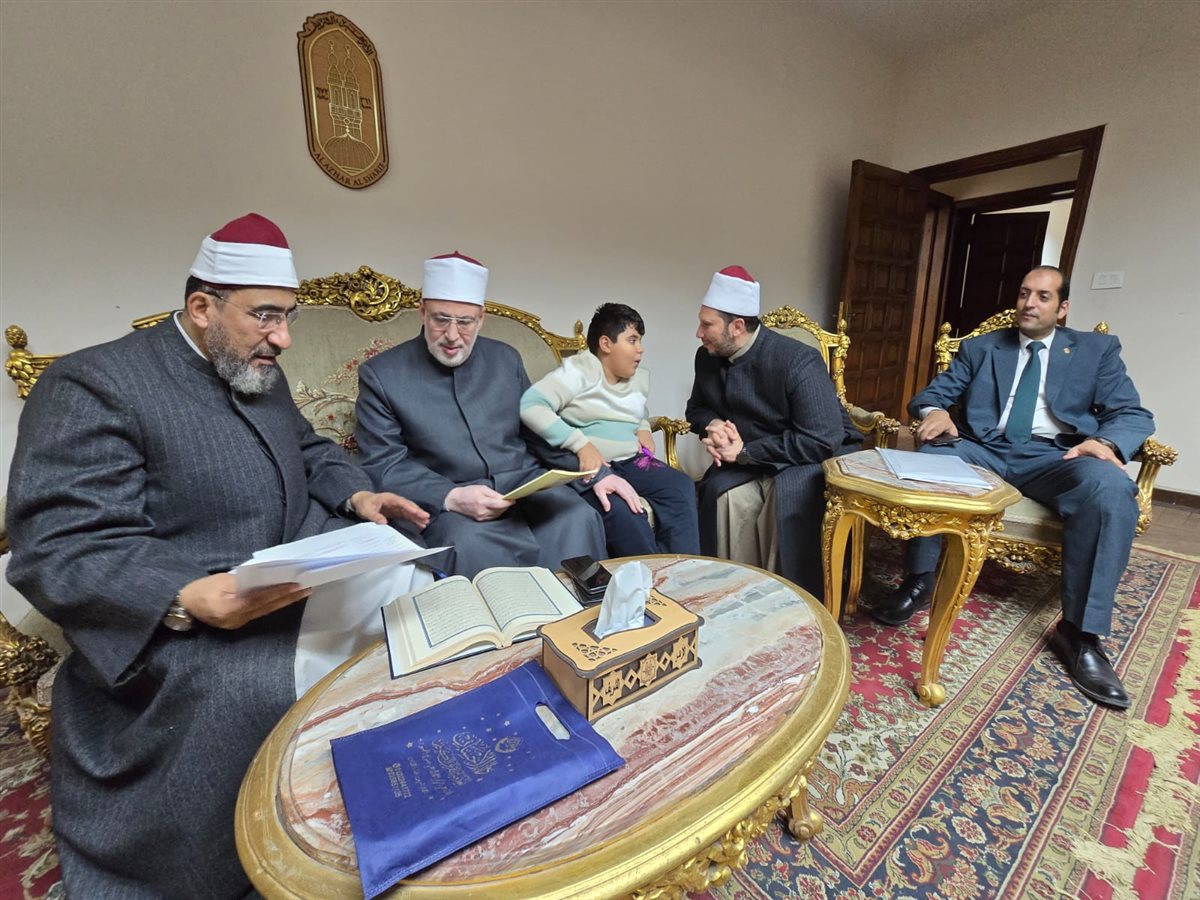 آية في حفظ القرآن ومن القدرات الخاصة.. وكيل الأزهر يلتقي بالصغير زياد عمر بعد إبهاره السوشيال ميديا