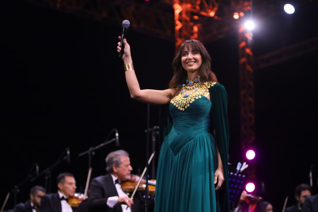 فايا يونان وعبير نعمة يتألقان في مهرجان صدى الأهرامات