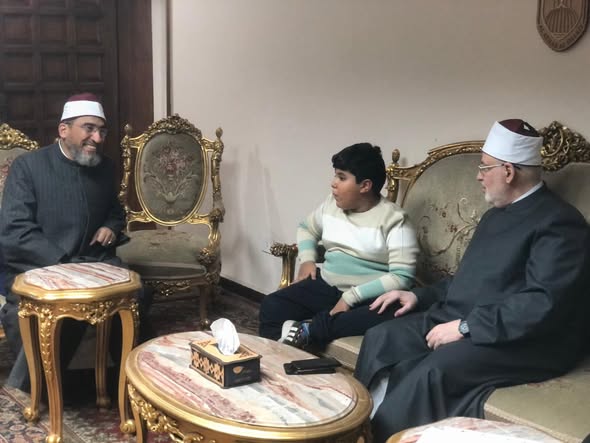 آية في حفظ القرآن ومن القدرات الخاصة.. وكيل الأزهر يلتقي بالصغير زياد عمر بعد إبهاره السوشيال ميديا