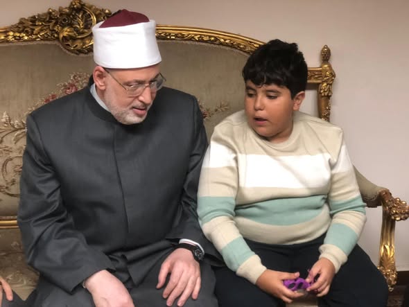 آية في حفظ القرآن ومن القدرات الخاصة.. وكيل الأزهر يلتقي بالصغير زياد عمر بعد إبهاره السوشيال ميديا