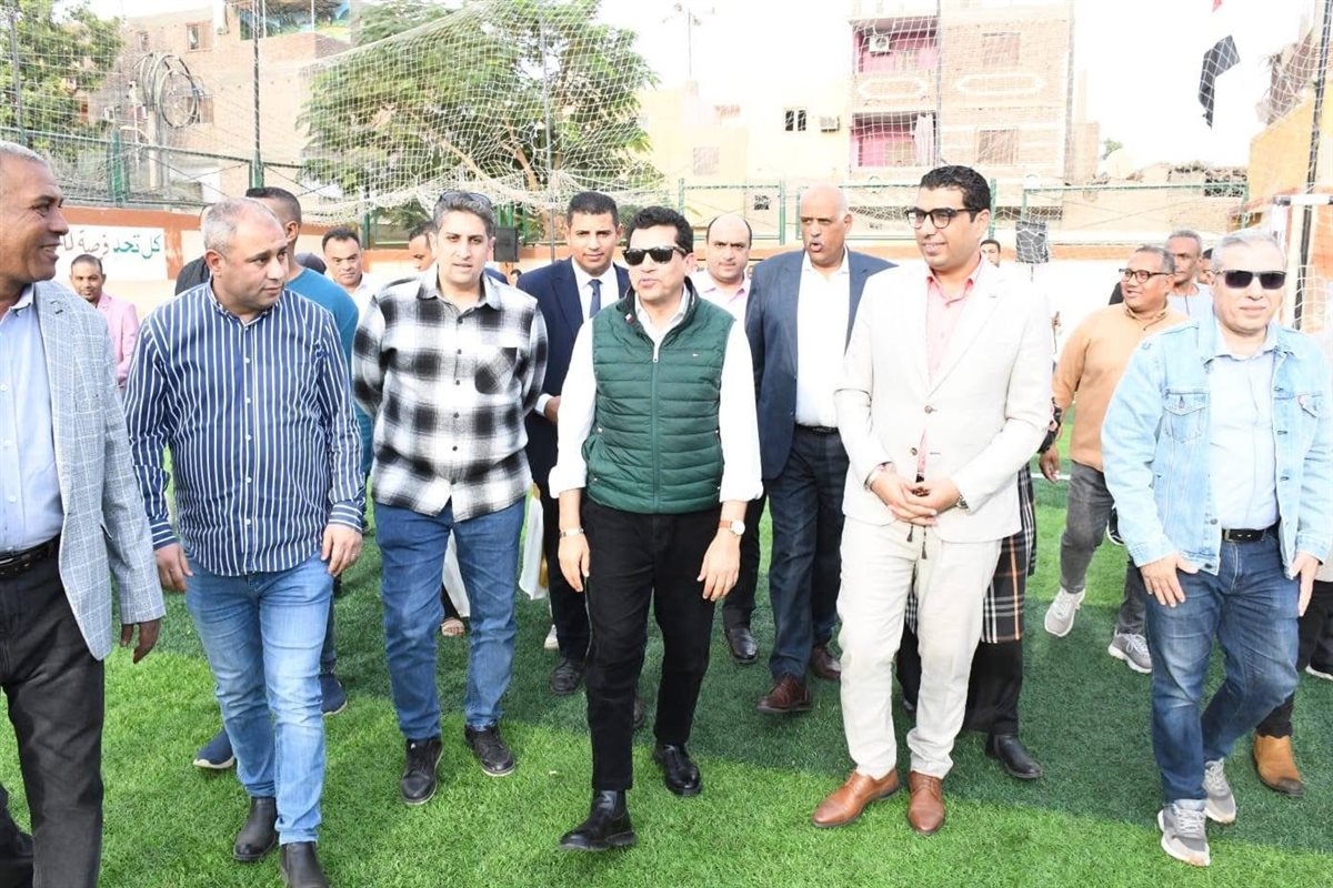 جولة وزير الشباب والرياضة