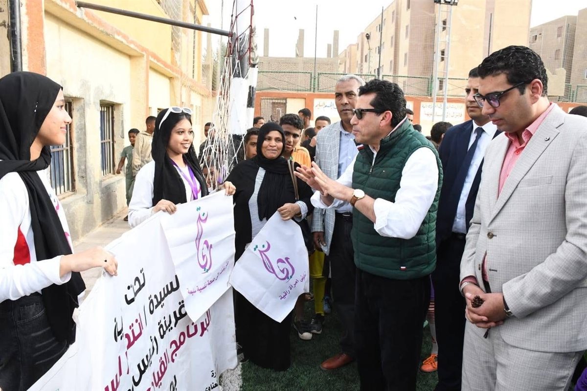 جولة وزير الشباب والرياضة