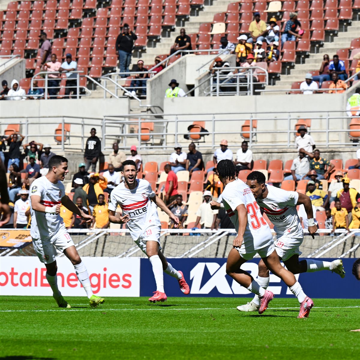 احتفال لاعبي الزمالك بالتقدم على كايزر تشيفز