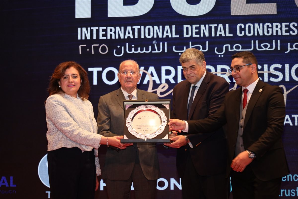 <strong>تكريم الدكتور أشرف حاتم</strong>