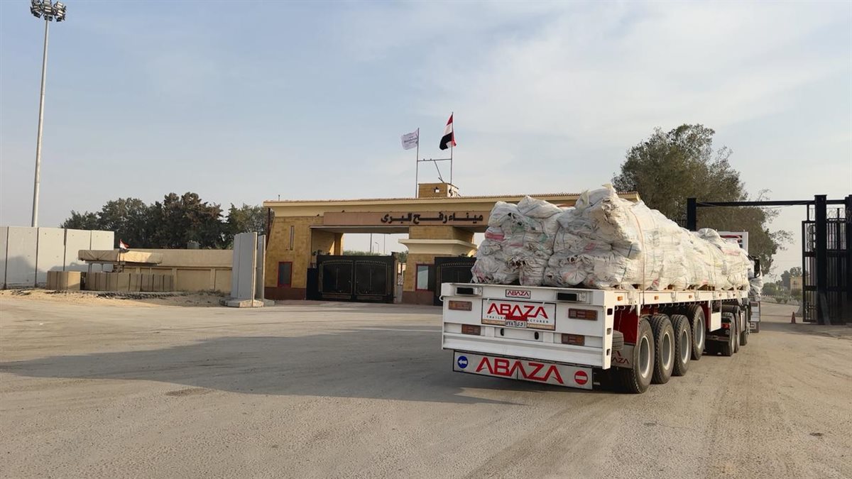 الهلال الأحمر المصري يدفع بالمساعدات الإغاثية إلى قطاع غزة