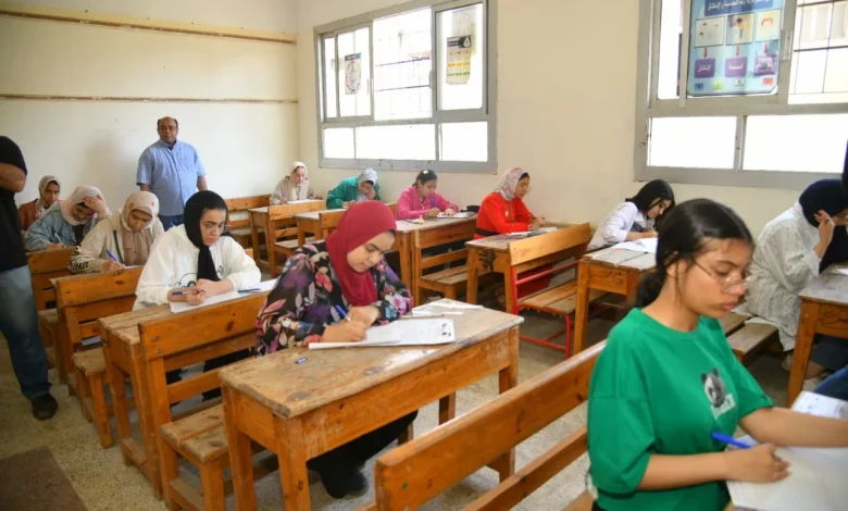 خطوات تسجيل البيانات في استمارة الصف الثالث الإعدادى