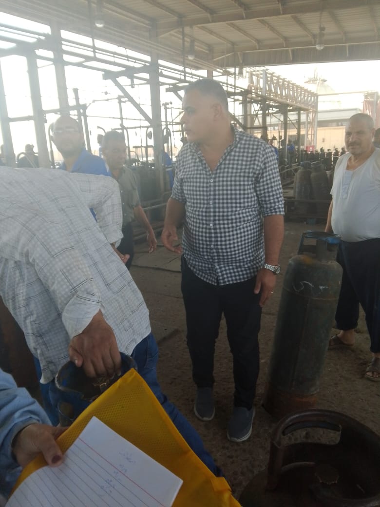 محافظة الجيزة تضبط مصنعًا لتعبئة البوتاجاز تلاعبَ في الأوزان