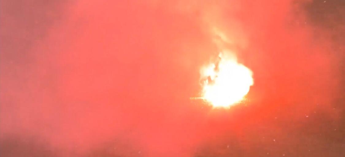 مباراة أياكس أمستردام وجرونينجن في الدوري الهولندي بسبب الألعاب النارية