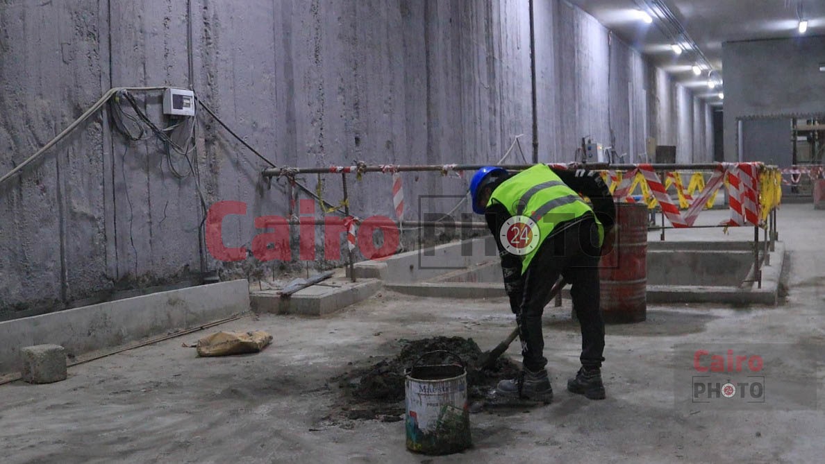 جانب من الأعمال التنفيذية داخل محطة النصر إحدى محطات الخط الرابع للمترو