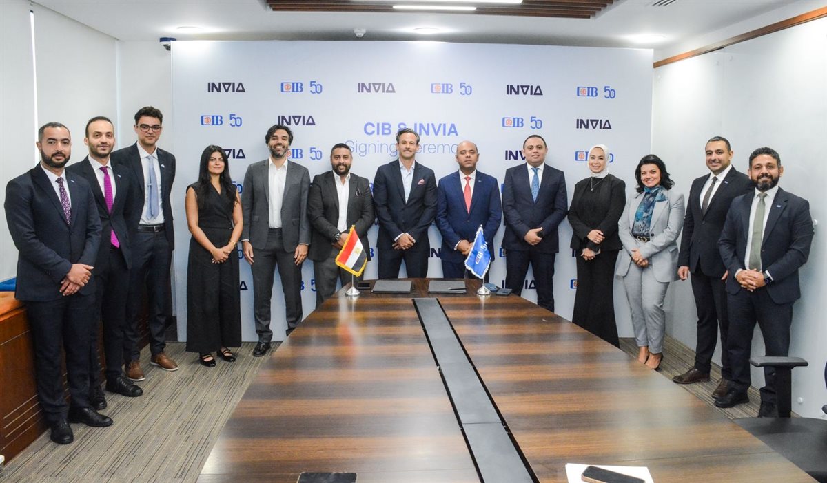 جانب من التوقيع