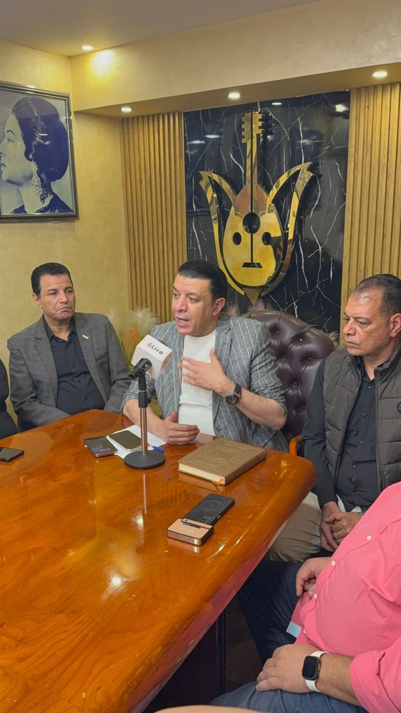 مصطفى كامل يجتمع بأعضاء النقابة للحديث عن الأزمات